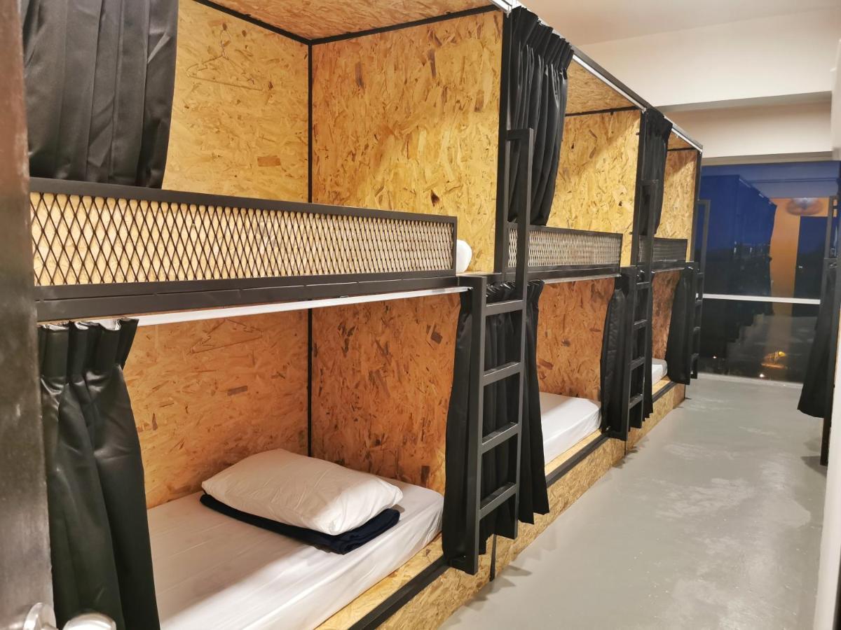 The Cocoon Capsule Hotel คาเมรอนไฮแลนด์ ภายนอก รูปภาพ
