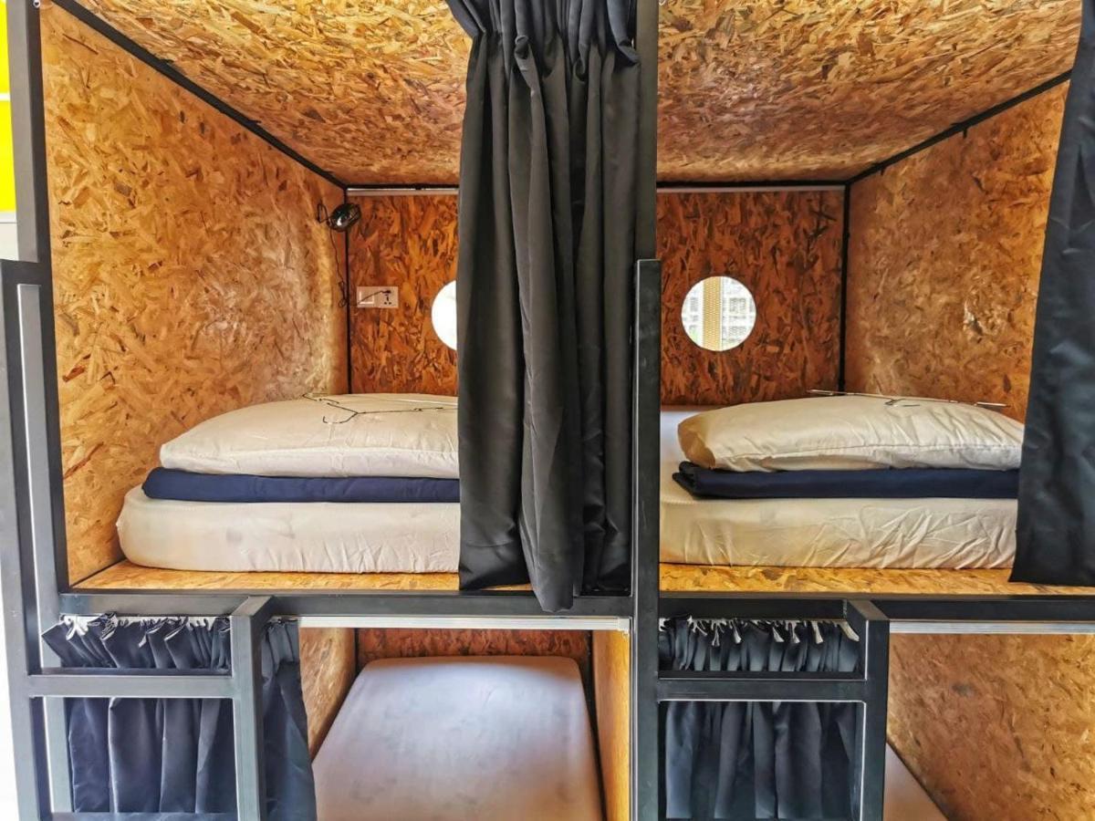 The Cocoon Capsule Hotel คาเมรอนไฮแลนด์ ภายนอก รูปภาพ